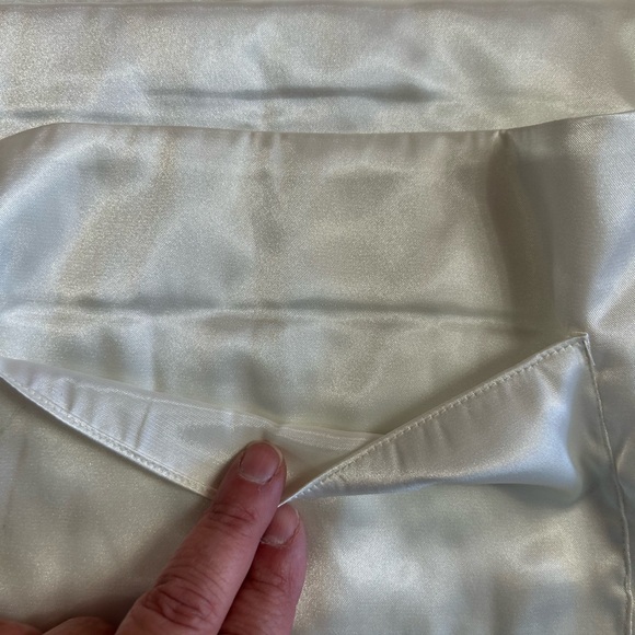 NWOT 80’s VINTAGE VICTORIA SECRET LINGERIE SATIN BAGS - Picture 3 of 4